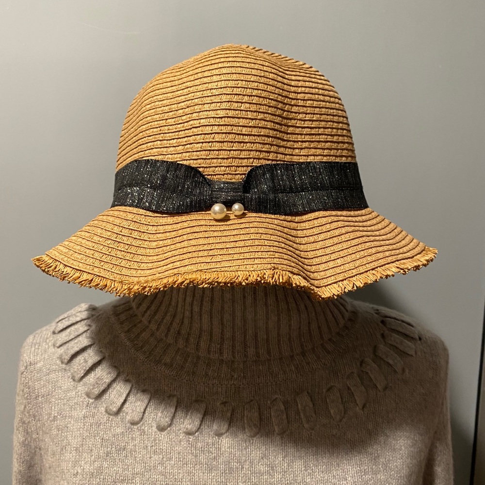 Bucket Hat with Pearl accent